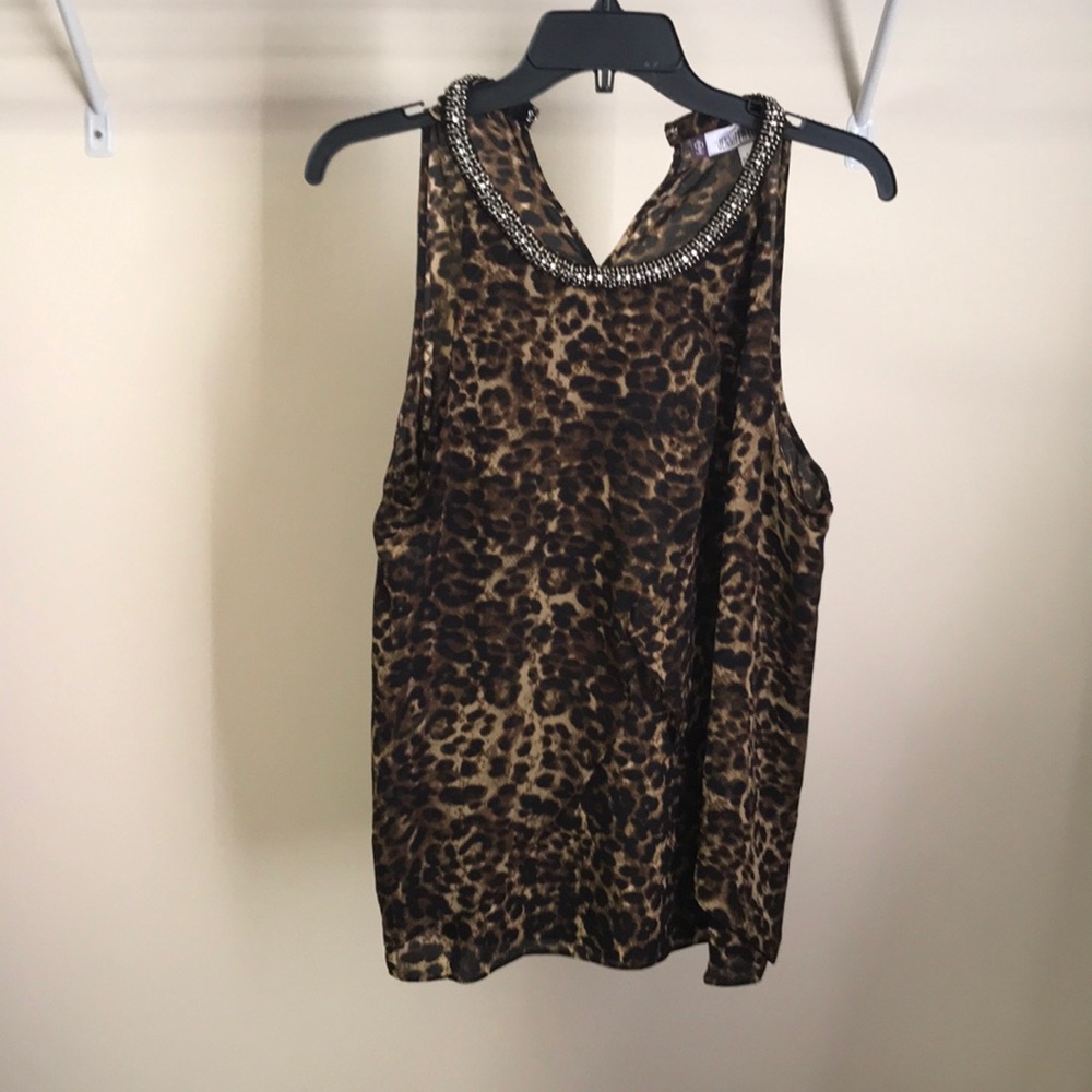 Sleeveless halter like animal print shirt